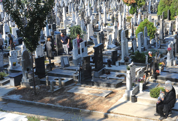 Огласом траже закупце гробног места